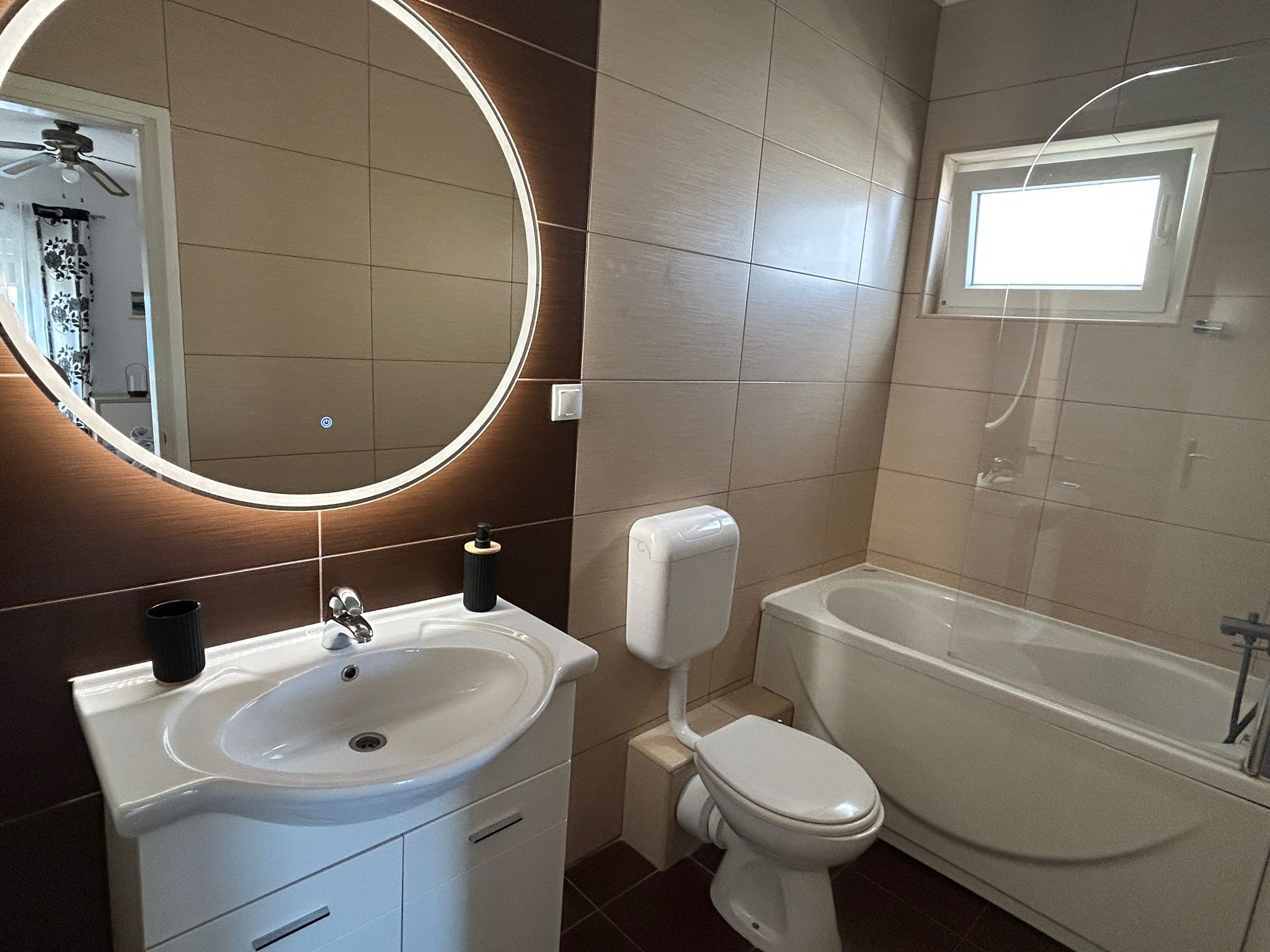 e03bfb69-ac2a-45dd-8809-fd8655a543fc